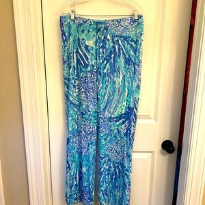 Beautiful Lilly pull on, mid rise, blue palazzo pants.
